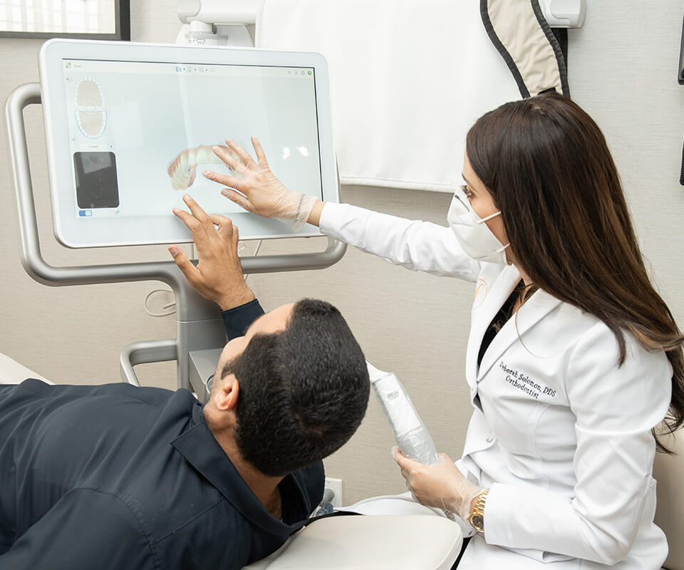 Experience a free smile simulation